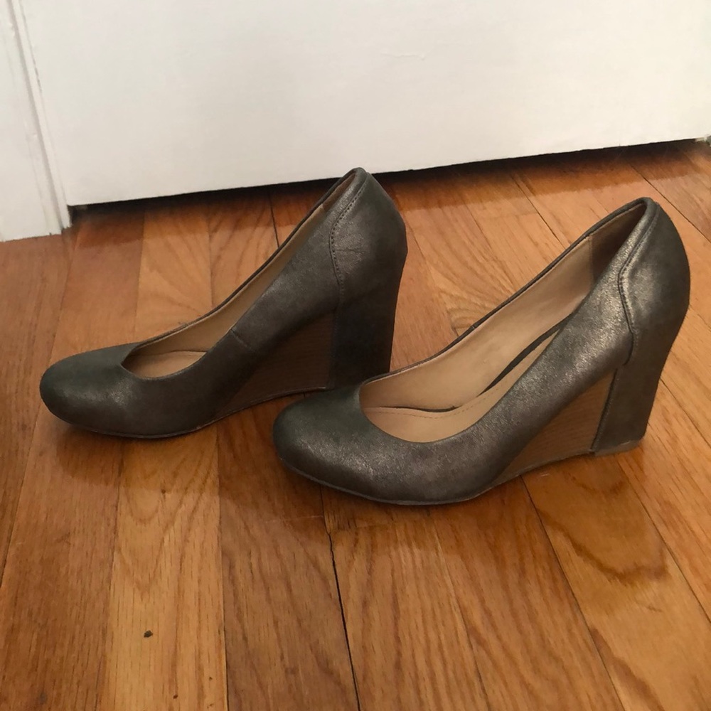 Report Silver Wedges